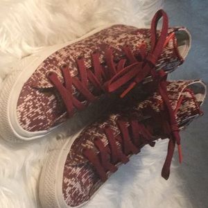 Dark Red High top Allstar Converse ❤️